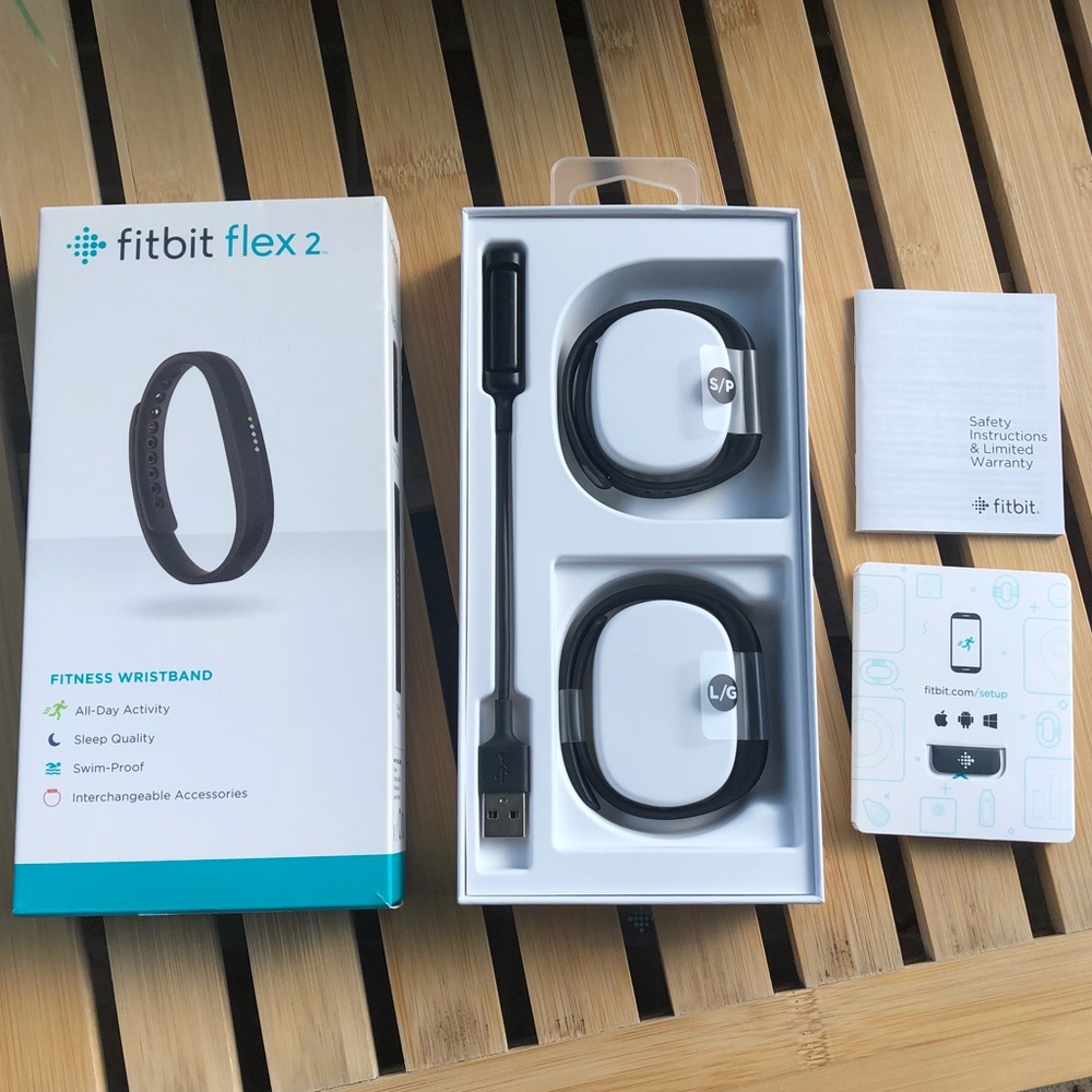 Fitbit Flex 2 in box + (2) bands